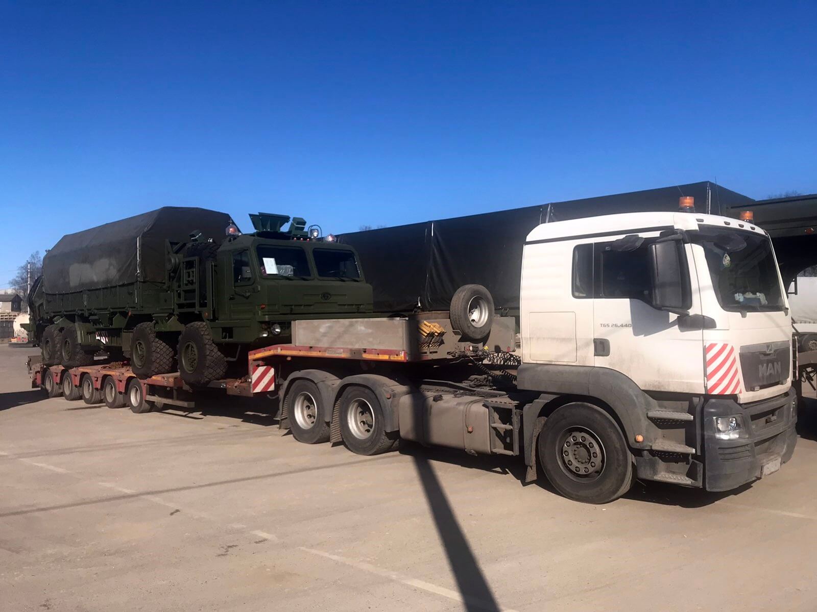 Перевозка военной техники - Аренда спецтехники Ярославль, услуги дорожной  строительной спецтехники и автомобилей